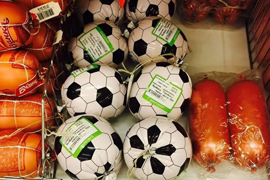 Срок годности колбасных «мячей» истекает 29 июня, через два дня после последнего матча, который пройдет в Екатеринбурге в рамках ЧМ-2018. Срок годности колбасных «мячей» истекает 29 июня, через два дня после последнего матча, который пройдет в Екатеринбурге в рамках ЧМ-2018.