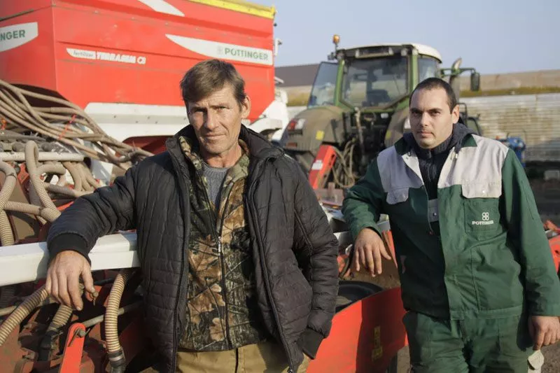 Локомотивом сельхозпредприятия остается растениеводство. Механизаторы Сергей Ушаков (слева) и Сергей Вирабян. Локомотивом сельхозпредприятия остается растениеводство. Механизаторы Сергей Ушаков (слева) и Сергей Вирабян.