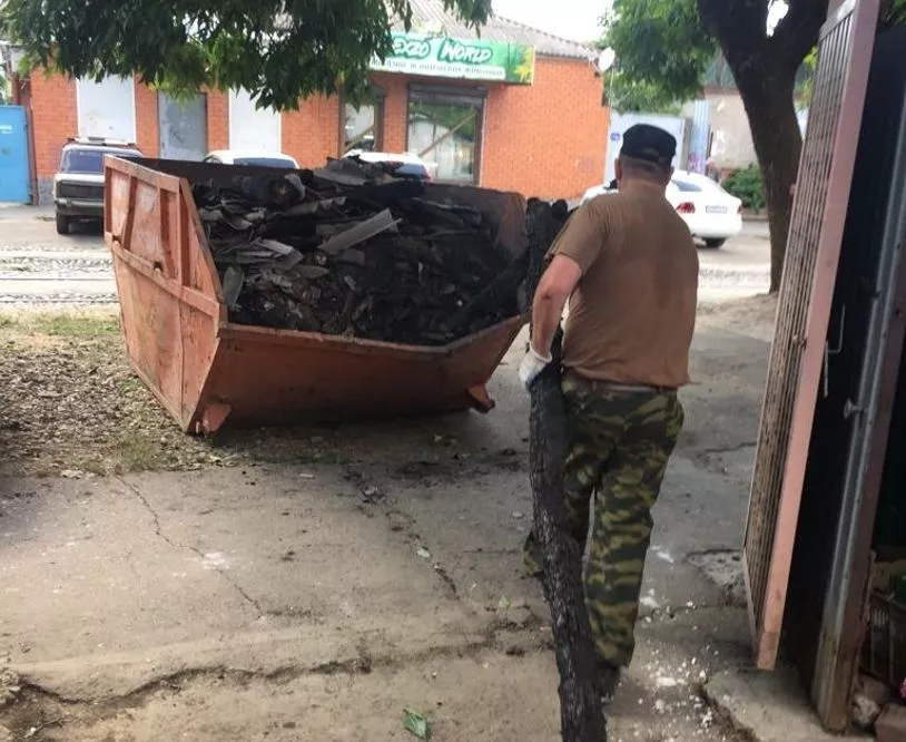 Жильцы работают вместе с привлеченными специалистами.