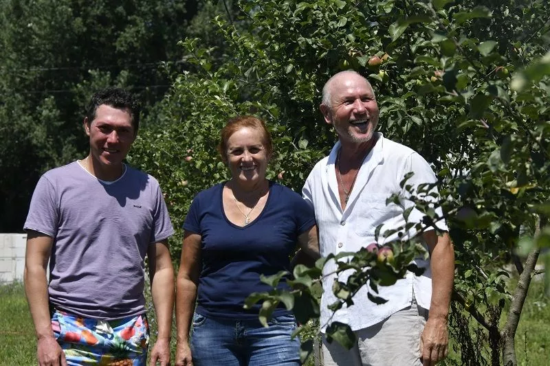 Вести хозяйство Александру и Ольге Филипповым помогает старший сын Яков.