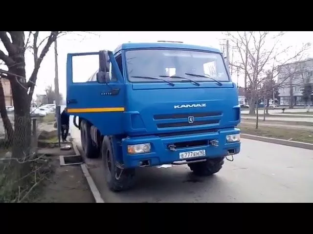 Слив сами знаете чего в канализацию. Ул. Московская. Краснодар.