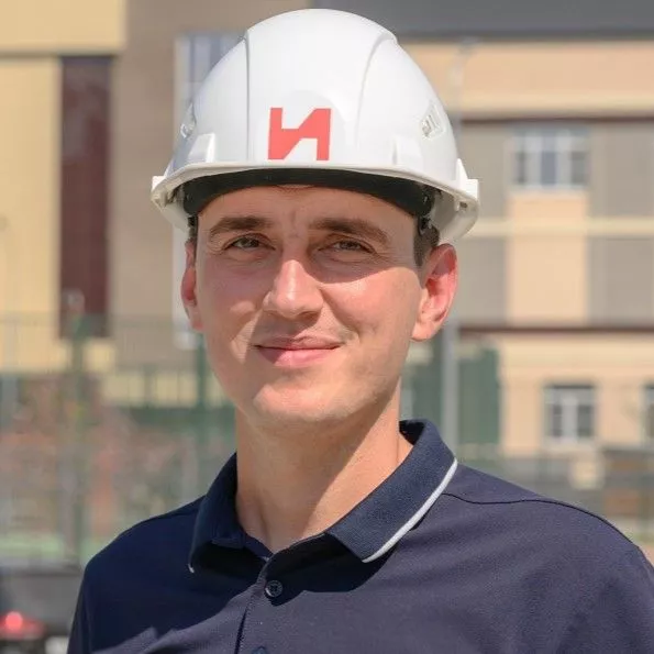 Женя в каске.jpg