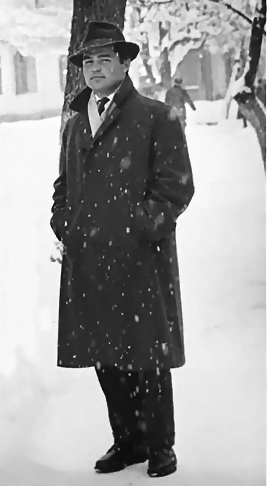 Фото 2 Хазрет Меджидович в отпуске Майкоп Конец 1960-Х годов-2.jpg