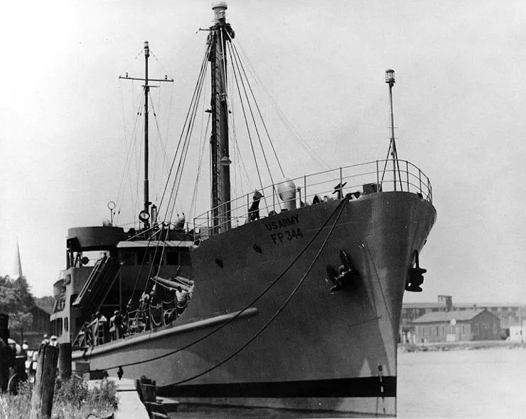 Army_Cargo_Vessel_FP-344 фото Судостроение Кевауни, Public domain, via Wikimedia Commons.jpg