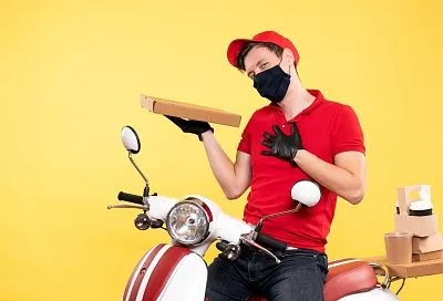 Спрос на курьеров в России снизился