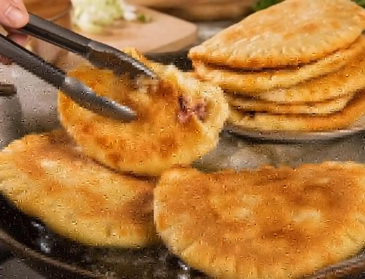 Больше тесто не замешиваю - делаю чебуреки с рисовой бумагой. Хитрый способ удивить гостей