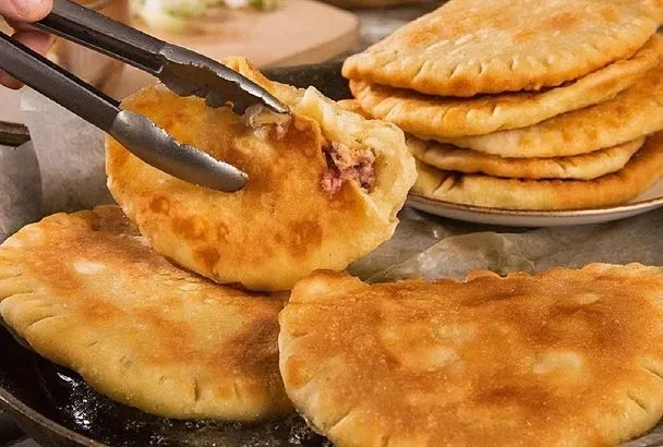 Больше тесто не замешиваю - делаю чебуреки с рисовой бумагой. Хитрый способ удивить гостей