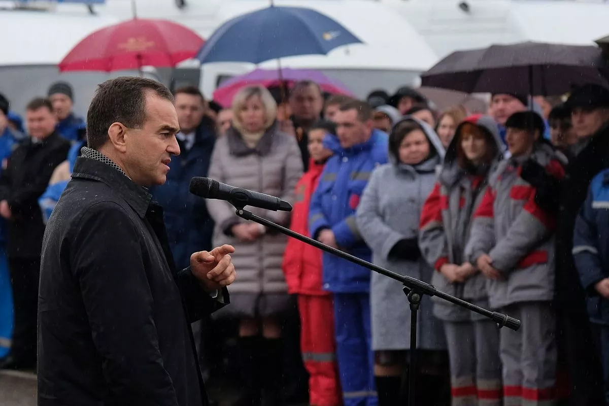 Ключи от новых автомобилей представителям муниципалитетов передал губернатор Вениамин Кондратьев