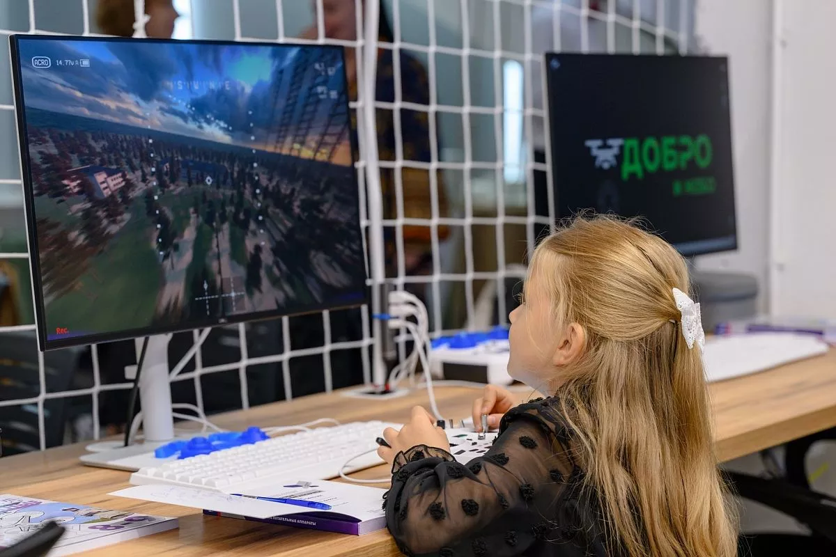 Учебную программу инструкторы уже протестировали «на своих» – детях сотрудников, волонтеров и друзей фонда. Учебную программу инструкторы уже протестировали «на своих» – детях сотрудников, волонтеров и друзей фонда.