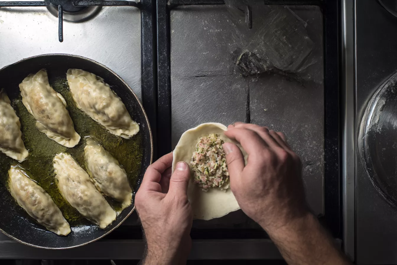 Пирожки без дрожжей на кефире с картошкой и грибами