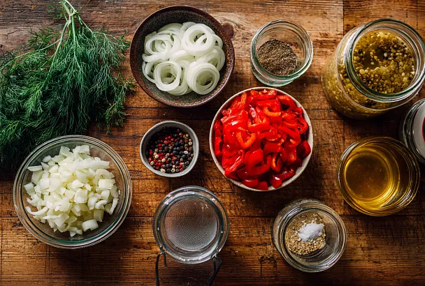 Маринованный лук с болгарским перцем: идеальная закуска к шашлыку