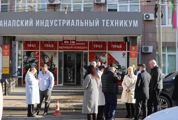 Власти Анапы окажут помощь семье погибшего при нападении на колледж охранника