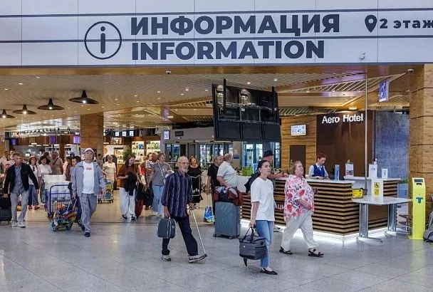 Пять часов ограничений. 77 рейсов задерживаются в аэропорту Сочи 