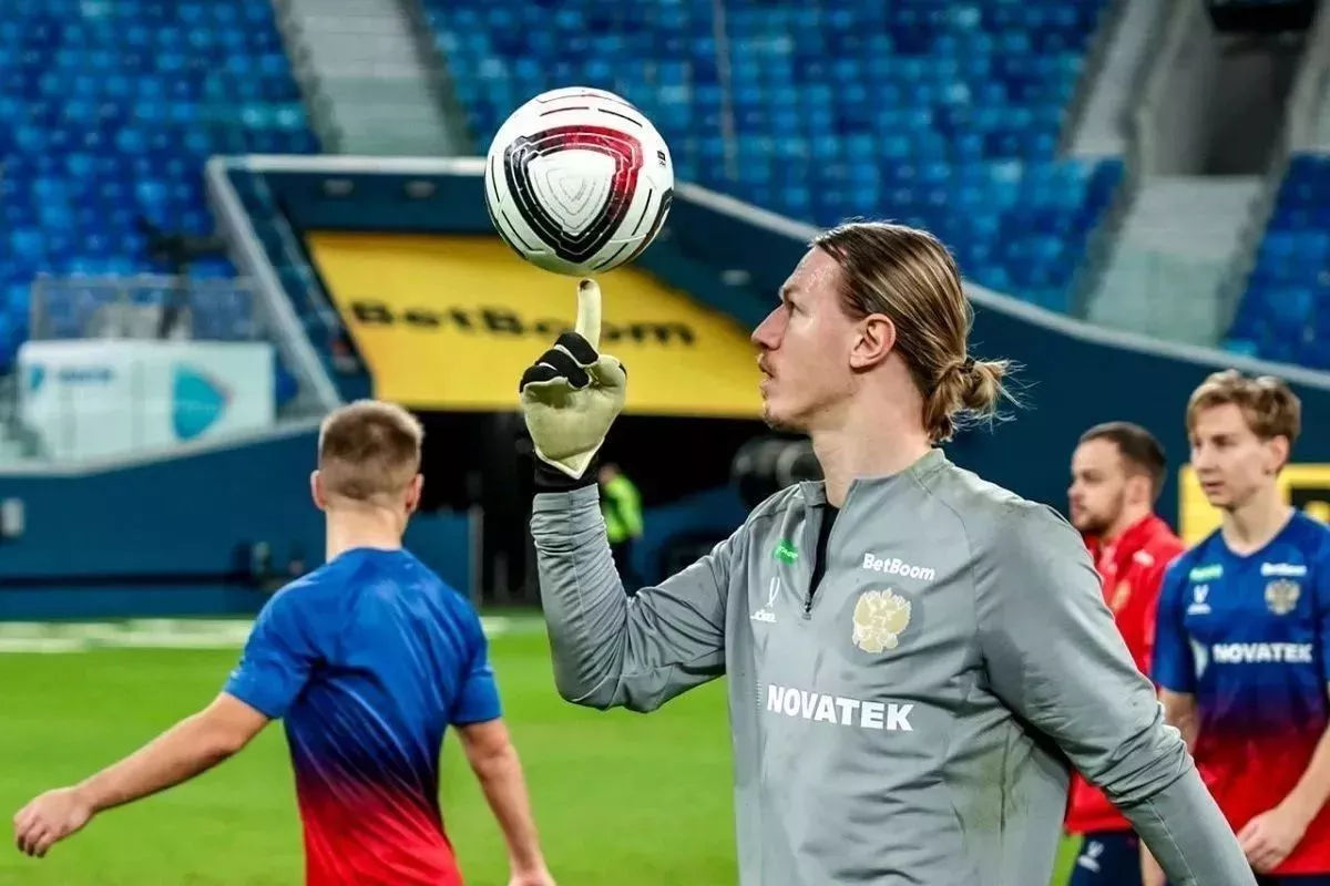 Матвей Сафонов присоединится к сборной России на тренировочной базе в Адыгее