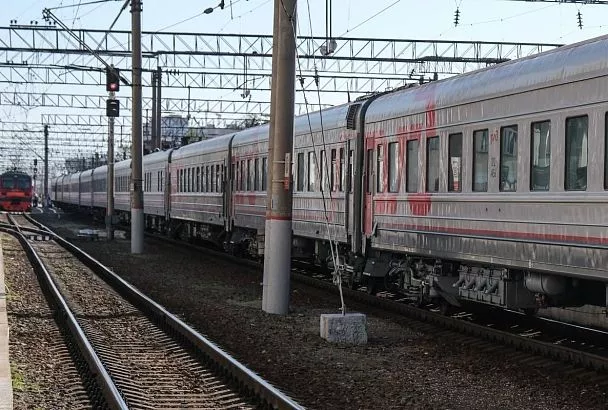 Поезд Красноярск — Адлер опаздывает на 4 часа из-за задержки в Саратовской области
