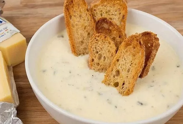 Устали от оливье? Готовим суп «Январский» с нежнейшей текстурой за 20 минут для лёгкого начала года