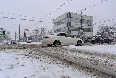 Более 400 предостережений объявила прокуратура из-за плохой расчистки дорог от снега на Кубани