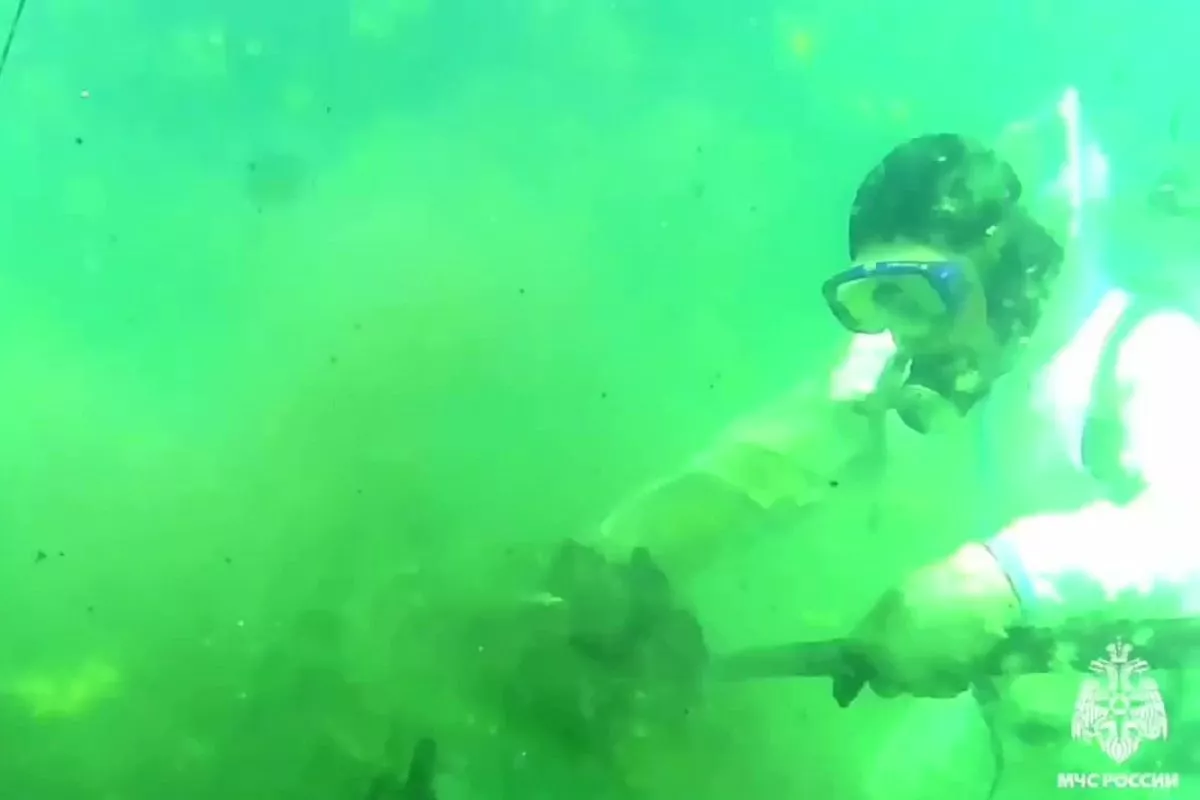 Почти 20,5 тыс. мешков с мазутом подняли со дна Черного моря в Анапе