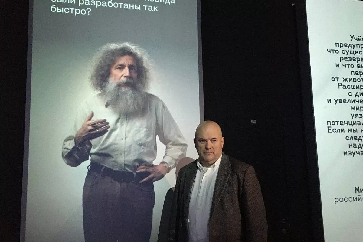 В Краснодаре прошла мультимедийная выставка «Жизнь с вирусами»