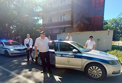 С мигалками на экзамен: школьников в Геленджике доставили на пересдачу на патрульных авто из-за пробки на трассе М-4 «Дон»