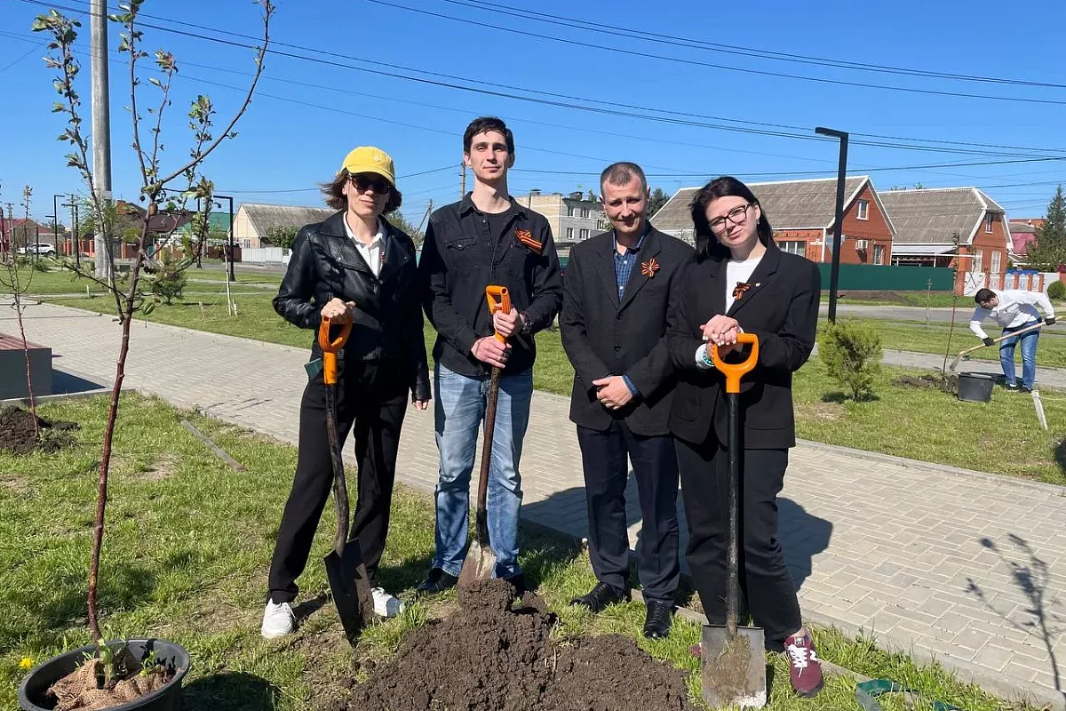 Дипсотрудники приняли участие в международной акции «Сад памяти» в Тимашевске.