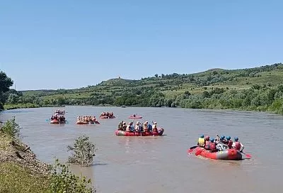 На реке Малая Лаба для туристов открыли водный маршрут на рафтах