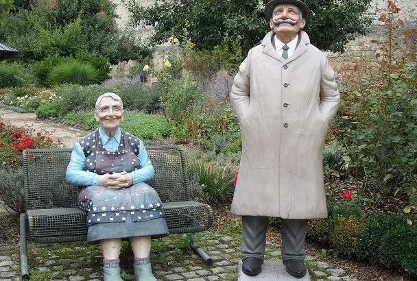 Пенсионеров могут обязать вернуть часть выплат государству — причины и как этого избежать