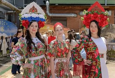 Открывайте шире двери – мы пришли дружить