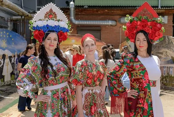 Открывайте шире двери – мы пришли дружить