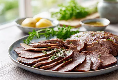 Два способа приготовления говяжьего языка: один секрет варки, и он тает во рту 