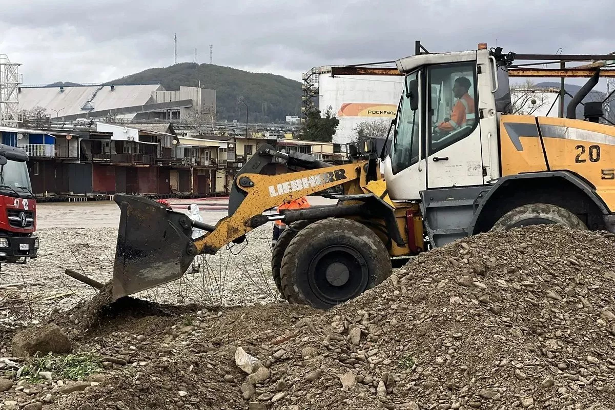 В Туапсе собрали около 1000 кубометров нефтепродуктов