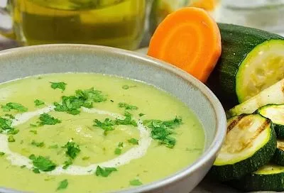 Суп «Мягкое восстановление» от доктора Жито: убираем тяжесть после праздников за 20 минут без голодания