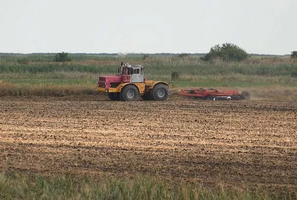 Неприятный запах в Славянском районе объяснили работой с пометом на полях соседних территорий