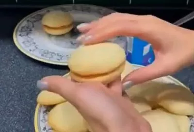 Песочное печенье с вареной сгущенкой – тает во рту, как дорогое пирожное, только проще