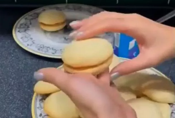 Песочное печенье с вареной сгущенкой – тает во рту, как дорогое пирожное, только проще