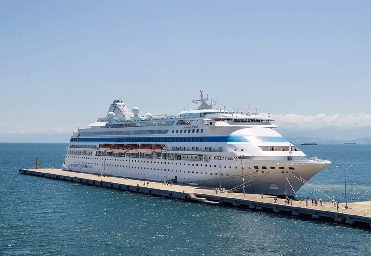 Съемки фильма с Пеговой и Трибунцевым в главных ролях стартовали на борту лайнера во время круиза из Сочи 