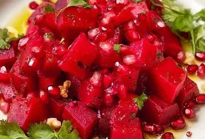 Свекла с грузинским акцентом: пикантная закуска и гарнир, который всегда пользуется популярностью