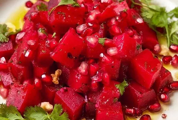 Свекла с грузинским акцентом: пикантная закуска и гарнир, который всегда пользуется популярностью