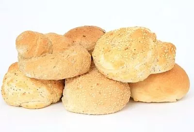 Давно уже не покупаю булочки для гамбургеров в магазине - пеку только сама. Потому что результат всегда идеальный - булочки остаются мягкими три дня