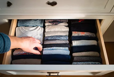 Вертикальное хранение: как правильно складывать вещи, чтобы всё стояло красиво и не падало