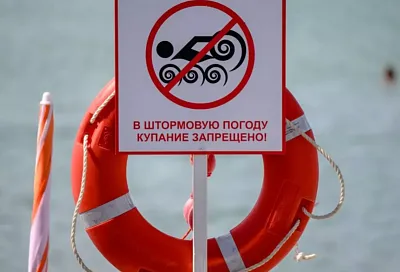На пляжах Анапы продлили запрет на купание