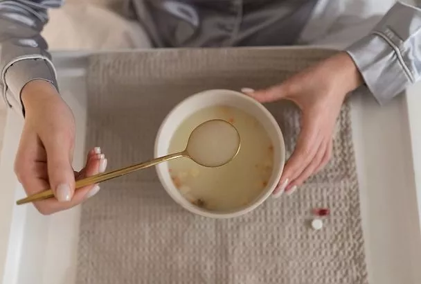 И полезное станет вредным: врач назвала продукты, от которых стоит отказаться при простуде