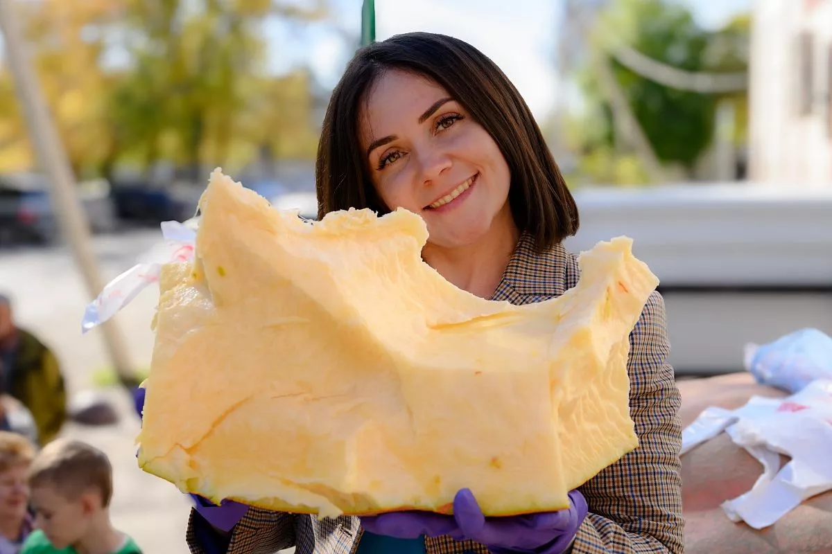 Солидные ароматные куски бесплатно раздали всем желающим. Солидные ароматные куски бесплатно раздали всем желающим.