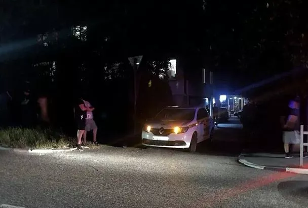 В Сочи подросток на мощном электросамокате врезался в автомобиль