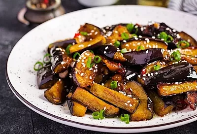 Баклажаны по-корейски: пальчики оближешь! Готовим пикантную закуску на зиму легко