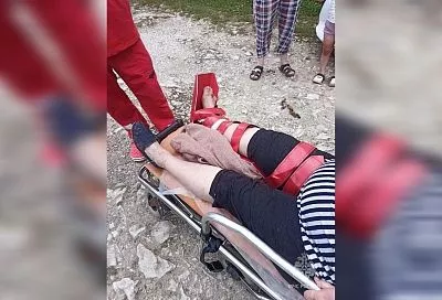 Женщина упала с 5-метровой высоты в русло реки в Сочи