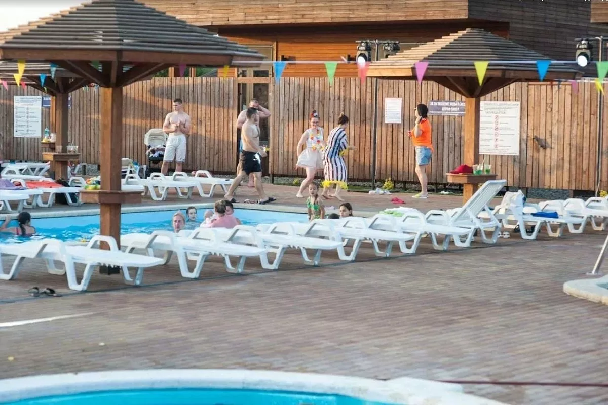 К началу летнего сезона на базе Руслана Назаряна будет запущен новый большой бассейн.