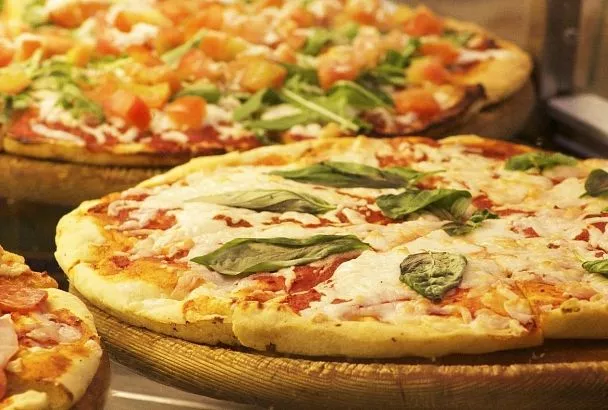 Как приготовить идеальное бездрожжевое тесто для пиццы всего за 10 минут. Пошаговый рецепт