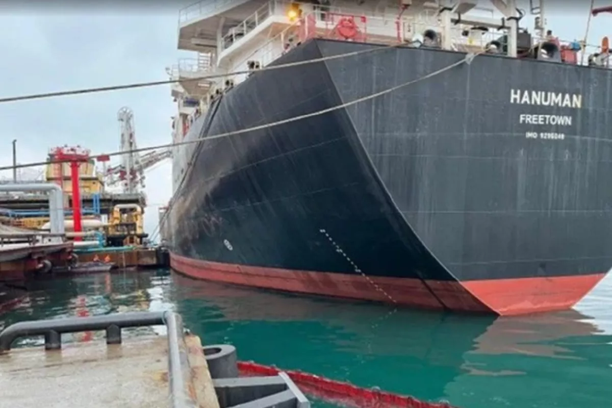 Не оплатили ущерб в 40 млн рублей за разлив нефтепродуктов. Суд арестовал судно Hanuman в порту Новороссийска