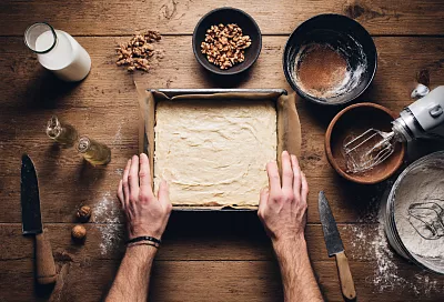 Осенний яблочный пирог с ореховой корочкой